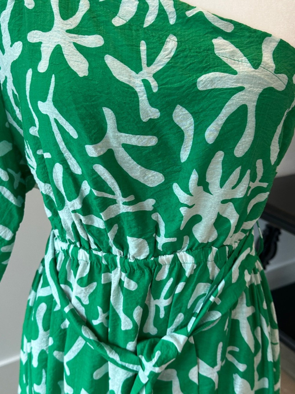 Entro NWT Green One-Shoulder Printed Midi Dress with Slit Sz L - Picture 8 of 10